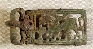 Merovenj sanatı: fantastik bir hayvanı temsil eden kemer tokası. Galya 6. yüzyıl. Saint Germain en Laye Ulusal Arkeoloji Müzesi