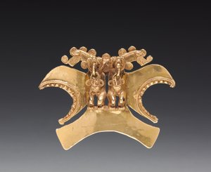 Çift Kuş Başlı Figürlü Kolye, c. 1000-1500 (döküm ve dövülmüş altın)