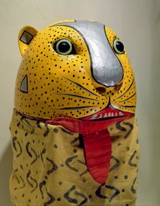 Jaguar Maskesi (boyalı ahşap ve kumaş)