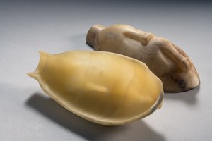 Ördek (kaymaktaşı) şeklinde iki parçalı kap (ayrıca bkz. 249012-14)