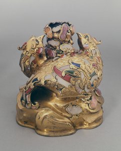 Bir kaya üzerinde anka kuşu şeklinde Çin yaldızlı bakır şarap kabı by Ming Dynasty Chinese School