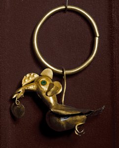 Kolomb öncesi sanat, Mochica kültürü (Çirkin, mochica): altın kuşlu küpe. 200-500 apres JC Özel Koleksiyon by Moche Moche