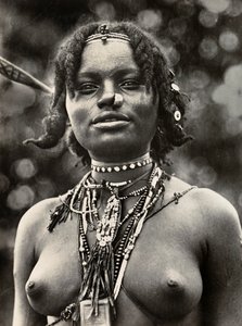 Faşist çağda 'İmparatorluk İnşa Etmek': Bir Cunama kadını, 09/05/1936 (s/b fotoğraf)