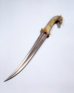Babür sanatı: Şam çeliğinden at başlı hançer. 17. yüzyıl. Paz 0,5 m Paris, Musee du Louvre