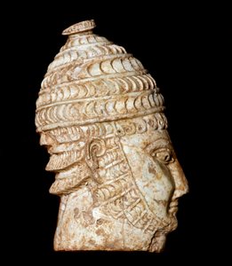 Miken sanatı: Mycenae III mezarından oyulmuş fildişinden küçük savaşçı kafası. MÖ 14-13. yüzyıl. karartmak 5 cm Atina, Ulusal Arkeoloji Müzesi