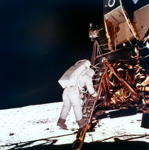 Edwin Buzz Aldrin, Ay