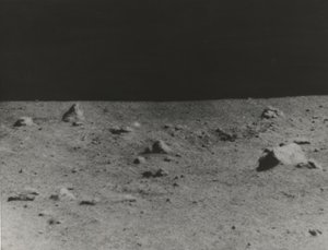 [Sörveyör V tarafından Fotoğraflanan Ay Yüzeyi], 1967. by NASA Images