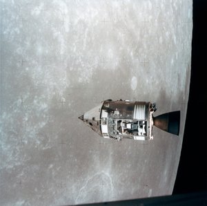 Apollo 15 Komuta ve Servis Modülleri, ay yörüngesinde, 1971.
