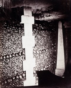 Paris yer altı mezarlarının ossuaries. Lethe veya Forget kaynağının yakınında by Nadar