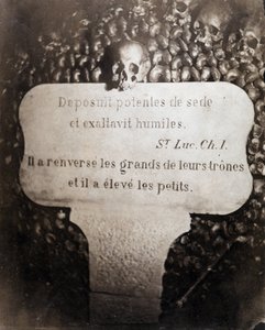 Paris yer altı mezarlarının ossuaries. Aziz Luka İncili
