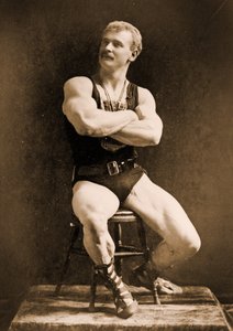 Eugen Sandow, klasik antik Greko-Romen pozunda, 1893 dolayları by Napoleon Sarony
