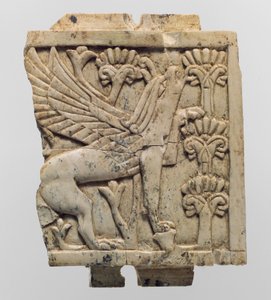 Çiçekli bir arazide bir griffin ile kabartma olarak oyulmuş mobilya levhası, MÖ 9-8. yy. (fildişi) by Neo Assyrian