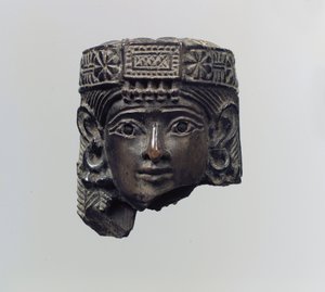 Bir kadın figürünün başı, MÖ 8. yy. (fildişi) by Neo Assyrian