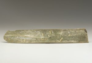 Hasat bıçağı (hu), Qijia Kültürü, MÖ 2500-2000 dolayları (yeşim taşı) by Neolithic Period Chinese School