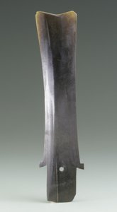 Hasat bıçağı (hu), Qijia Kültürü, MÖ 2500-2000 dolayları (yeşim taşı) by Neolithic Period Chinese School