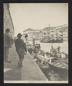 Venedik Venezia'daki Büyük Kanal boyunca gondollar - Sul canal grande (nesnedeki başlık) by Neue Photographische Gesellschaft