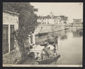 Kanal te Venedik Venedik - Giudecca - Canale del Pontelungo (nesne üzerindeki başlık) by Neue Photographische Gesellschaft