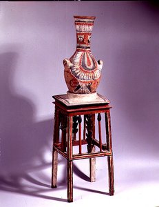 Bir taburede vazo by New Kingdom Egyptian