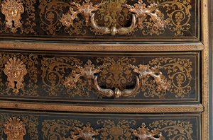 Louis XIV komodinin detayı (ormolu, pirinç, bağa ve abanoz boulle) (ayrıca bkz. 486114-19) by Nicholas Sageot