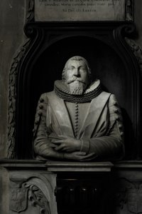 Hugo Barker Anıtı, 1632 (mermer)