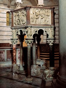 Pisa 1260 Vaftizhanesinde bir kilisenin mermer minberi (alçak kabartma)