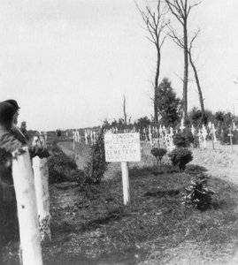 Londra Tüfek Tugayı Mezarlığı, Ploegsteert, Belçika, I. Dünya Savaşı, c1918 by Nightingale and Co