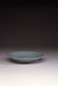 Nadir Rüyao sığ tabak (seramik) (ayrıca bkz. 466677) by Northern Song Dynasty Chinese School