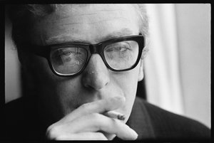 Michael Caine sigara by Orlando Suero