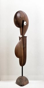 Grotesk (Ahşap Heykel by Oskar Schlemmer