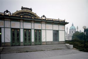 Art Nouveau: Mimar Otto Wagner (1841-1918) (Viyana Secession) 1894-1899 Viyana, Avusturya tarafından yapılan Karlsplatz metro istasyonunun (şimdi kafe) pavyonunun görünümü