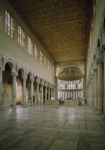 5. yüzyılda kurulan orta nefli Aziz Sabina kilisesinin iç görünümü by Paleo Christian