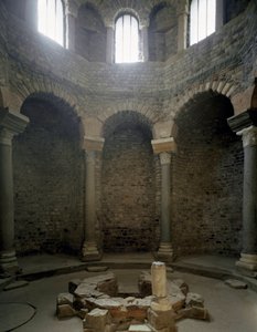 Paleochristian sanatı: vaftizhanenin iç görünümü, 5. yüzyıl. Fréjus (Var) by Paleo Christian