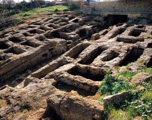 Tapınaklar vadisindeki Hıristiyan nekropolünün kalıntıları, 4. ila 5. yüzyıllar. Agrigento, Agrigento. Sicilya İtalya by Paleo Christian