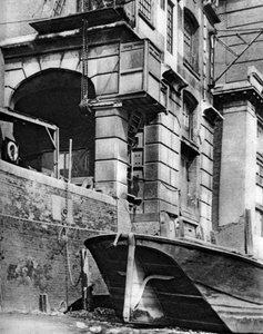 Cannon Street İstasyonu, 1926-1927 yakınlarındaki Thames tarafında bir şehir tüccar konağının kalıntıları