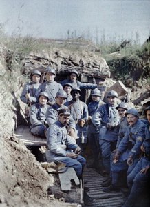 Cephe hattında bir siperde bir grup Fransız askeri, Hirtzbach, Departman Haut-Rhin, Alsace, Fransa, 16 Haziran 1917 (otokrom)