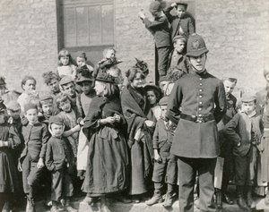 Bir Londra polisinin cenazesi, 1894 by Paul Martin