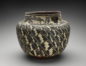 Basamak Motifli Kavanoz (Olla) by People Zuni