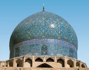 Pers mimarisi (Safevi): Kraliyet Camii'nin (veya Mescid-i Şah'ın) kubbesi: girişteki seramiklerin detayı. 1612-1630. İsfahan (İsfahan veya Espahan, Esfahan), İran. by Persian School