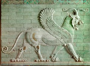 Pers dönemi rouenide (İran): Bir grifonu temsil eden emaye tuğladan alçak kabartma. Pers kralı I. Darius Sarayı