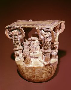 Saraylılar tarafından desteklenen gölgelikli tahttaki tanrı, Recuay Culture (seramik) by Peruvian School