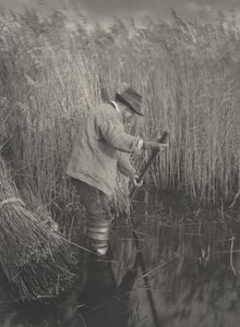 A Reed-Cutter İş Başında, 1886. Yaratıcılar: Dr Peter Henry Emerson, Thomas Frederick Goodall. by Peter Henry Emerson, Thomas Frederick Goodall