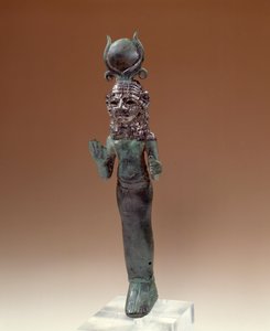 Doğu Antikaları: Fenike tanrıçası. Bronz ve gümüş heykelcik. 700-600 M.Ö. Paris, Louvre Müzesi by Phoenician
