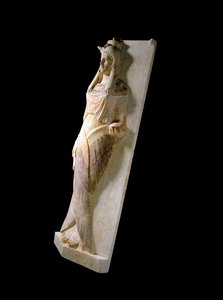 Fenike uygarlığı: Bir kadının (yalan söyleyen) temsilinin oyulmuş mermerden lahit kapağı. MÖ 4.-3. yy. Cartagena, Müze İspanya by Phoenician