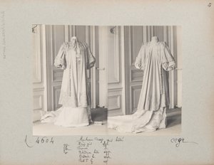Albüm Sayfası: House of Worth, Coat by Photographer French