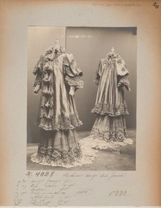 Albüm Sayfası: House of Worth, Coat by Photographer French