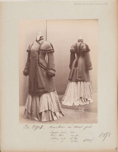Albüm Sayfası: House of Worth, Coat by Photographer French