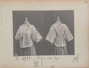 Albüm Sayfası: House of Worth, Coat by Photographer French