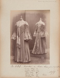 Albüm Sayfası: House of Worth, Coat by Photographer French