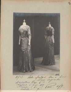 Albüm Sayfası: House of Worth, Dress by Photographer French