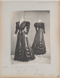 Albüm Sayfası: House of Worth, Dress by Photographer French